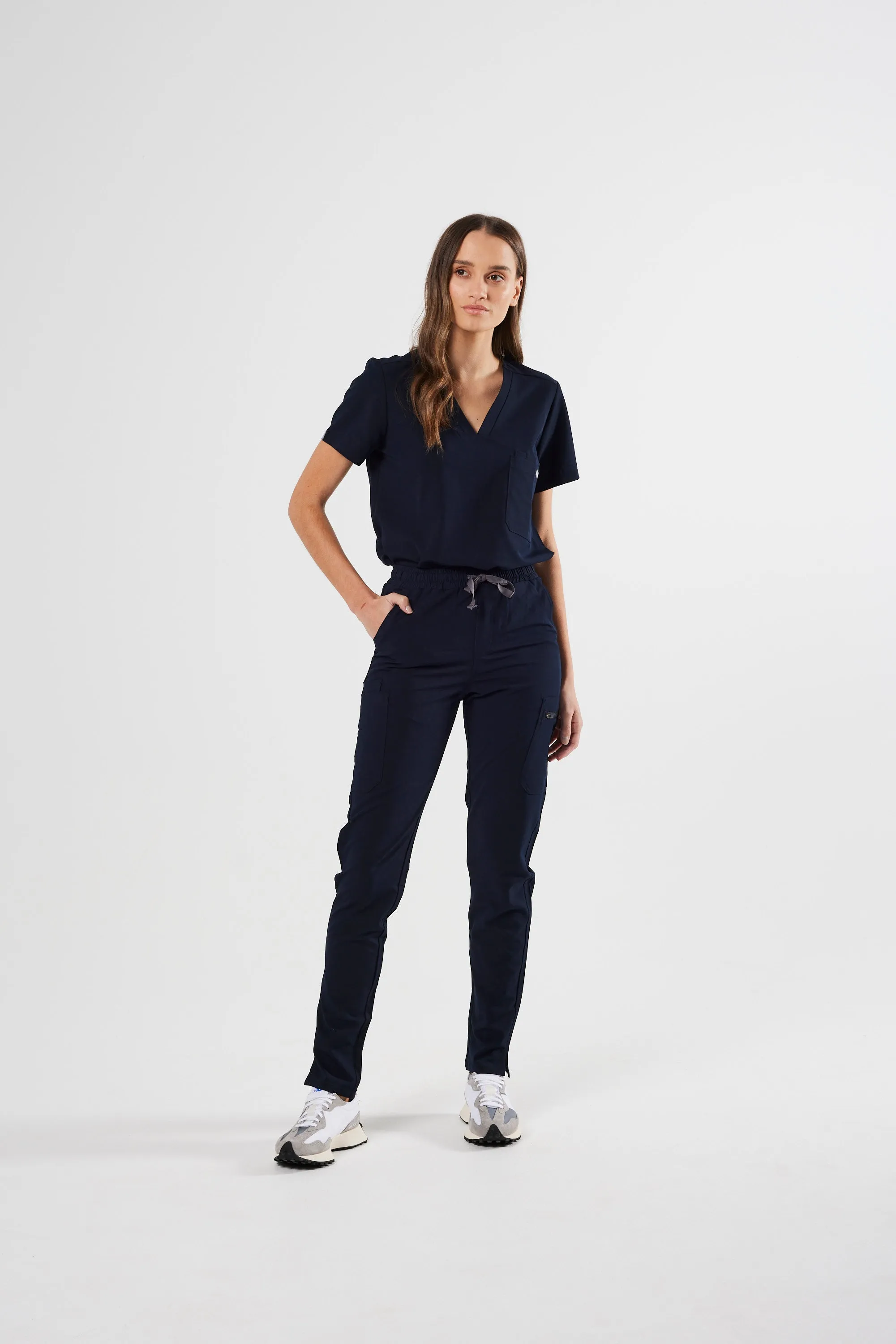CLASSIC ONE-POCKET WOMEN'S SCRUB TOP (NAVY)