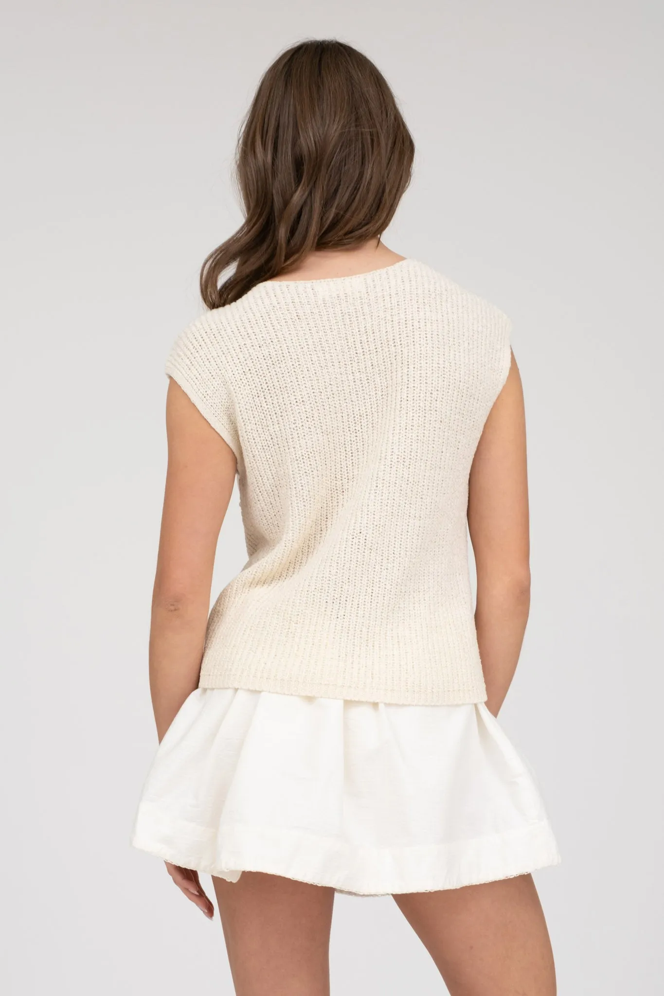 CROCHET FLOWER DETAIL SLEEVELESS PULLOVER (PRE-ORDER)
