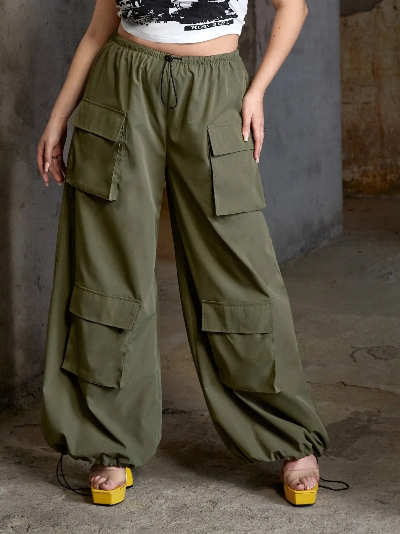 Flap Pocket Drawstring Hem Cargo Pants