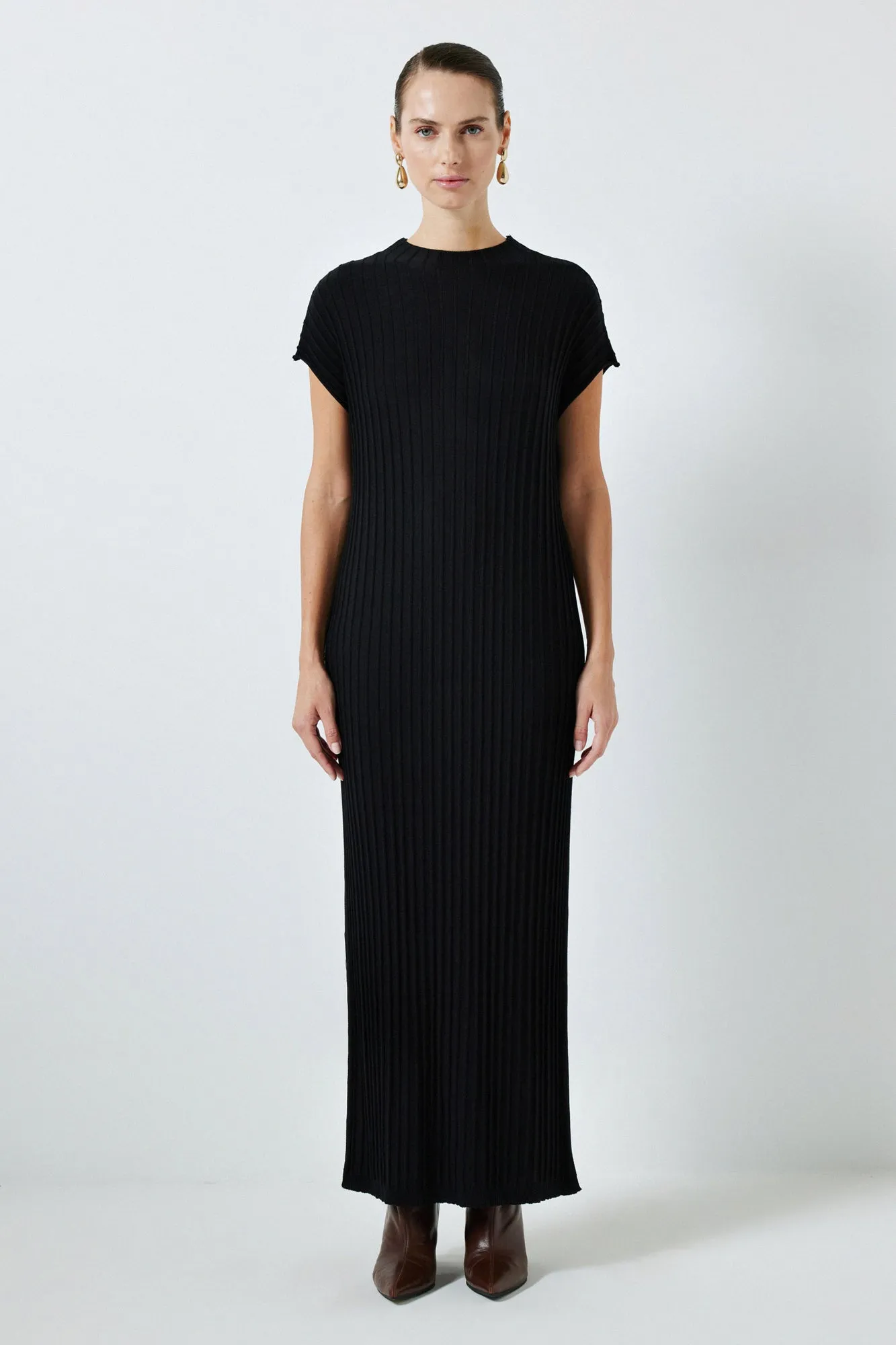 SLEEVELESS KNITWEAR DRESS