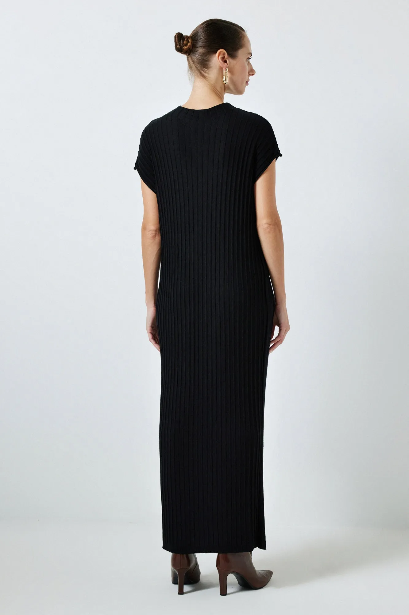 SLEEVELESS KNITWEAR DRESS