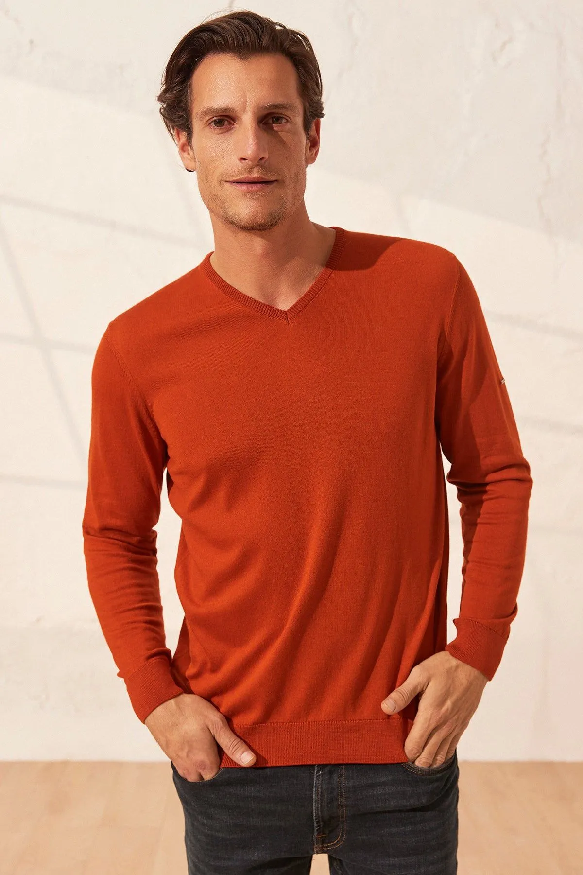 Tile Silk and Cashmere Utku V-Neck Men's Knitwear